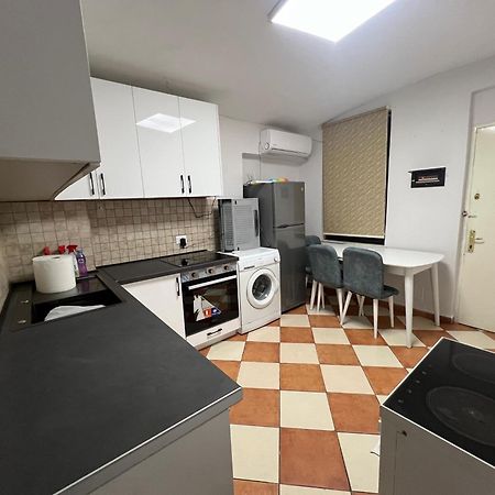 Sisterhood Hostel-Female Only Tirana Bagian luar foto