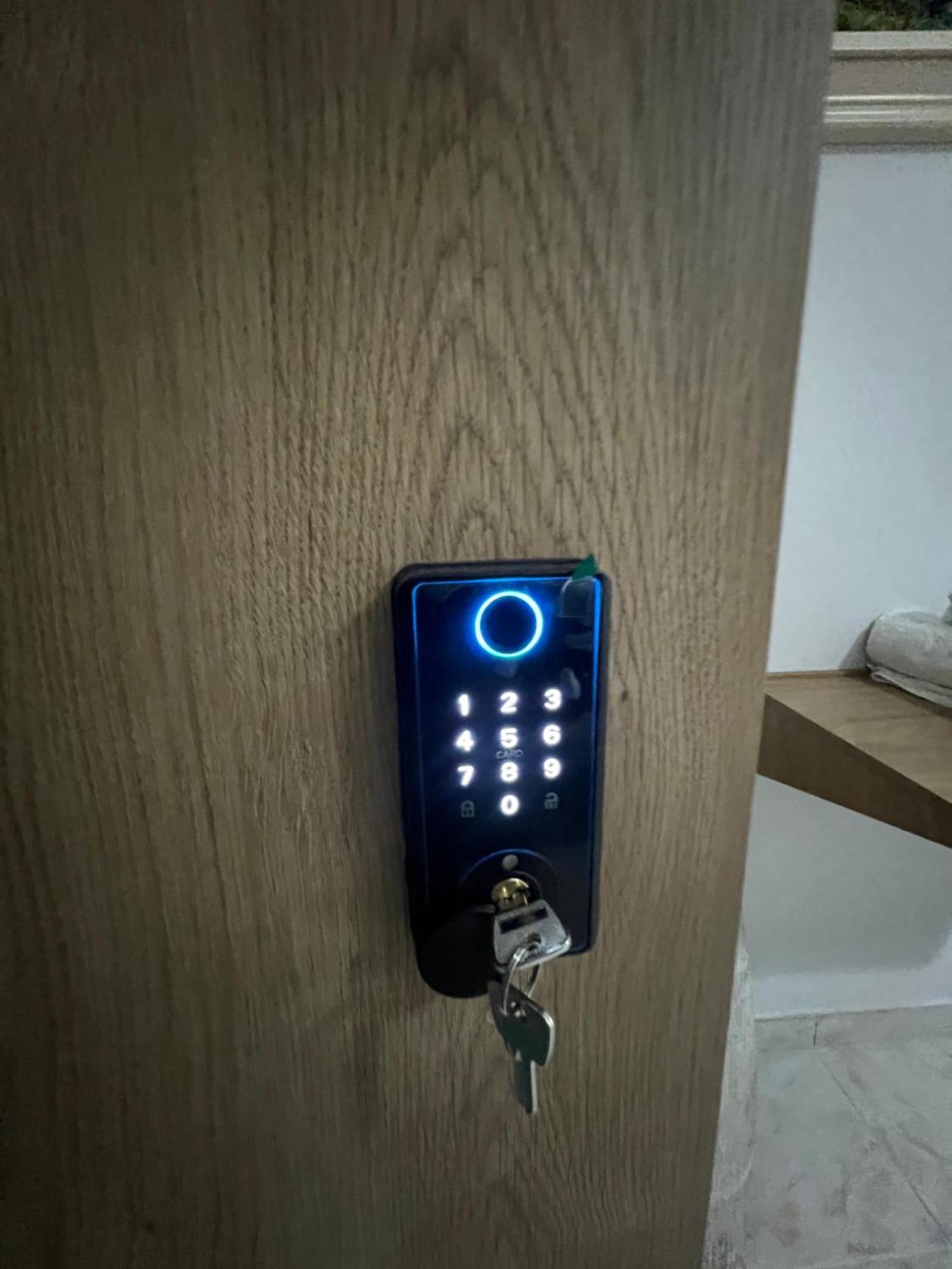 Sisterhood Hostel-Female Only Tirana Bagian luar foto