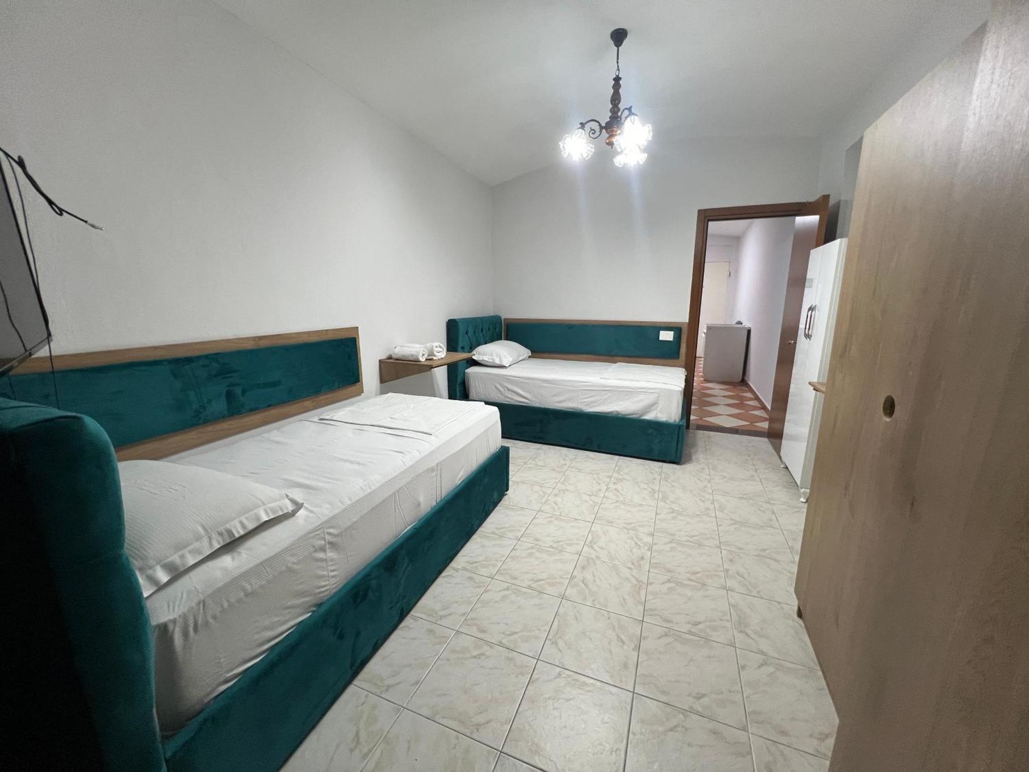Sisterhood Hostel-Female Only Tirana Bagian luar foto